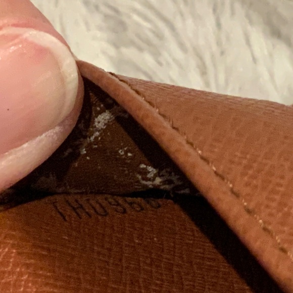 Louis Vuitton Monogram Medium Sized Elise Trifold Wallet - Picture 16 of 16